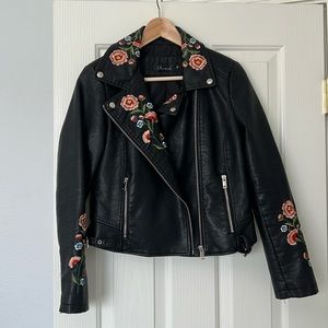 Vegan Leather Floral Embroidered Moto Jacket Zippers Size Medium Chicwish